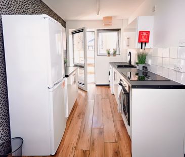 4 bedrooms 2 bathrooms - Photo 3