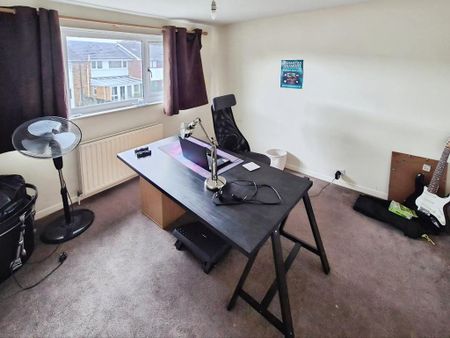 3 bedroom end of terrace house to rent - Photo 4