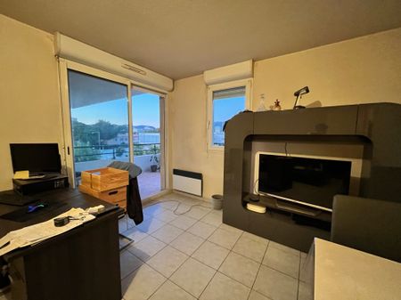 Location Appartement 2 pièces 49m² LA SEYNE SUR MER 83500 - Photo 2