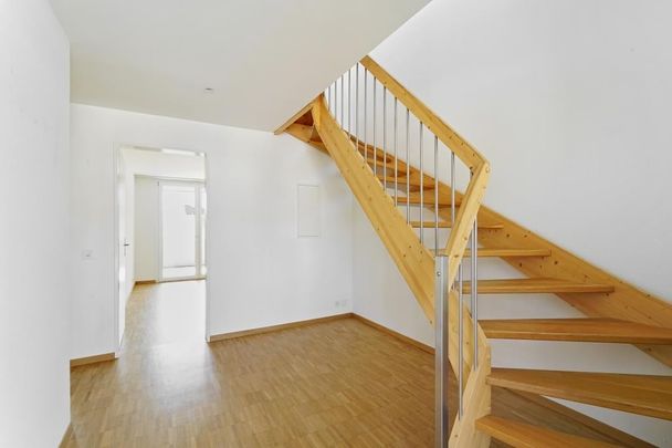 "Living on 2 floors in Allschwil" - Photo 1