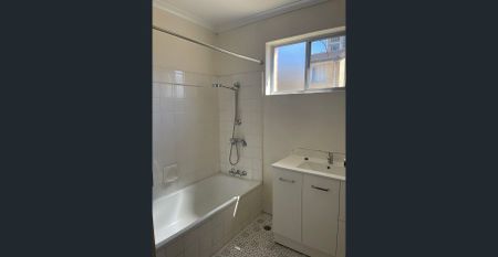 Top Floor Apartment in Hamilton - Photo 5