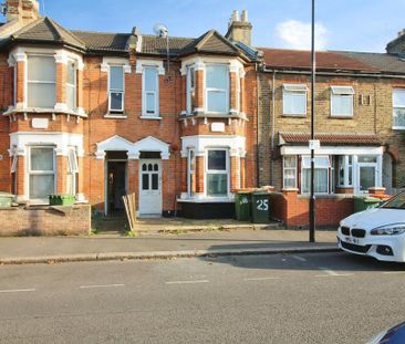 3 bedroom flat to rent - Photo 4