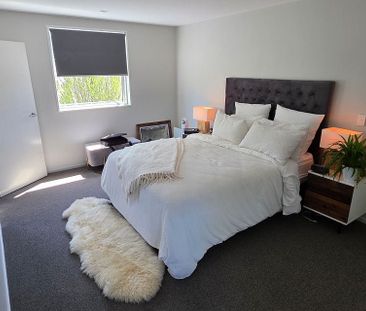 Modern City Townhouse + Secure Garage - Photo 5