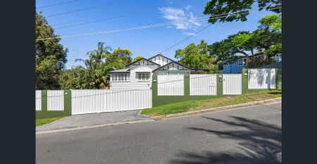 The ultimate family home with pool, premium appliances and exceptional lifestyle - Photo 3