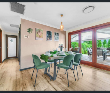 Beautifully Presented Cranebrook Home with Spacious Outdoor Enterta... - Photo 3