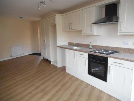 2 bedroom semi-detached house to rent - Photo 2