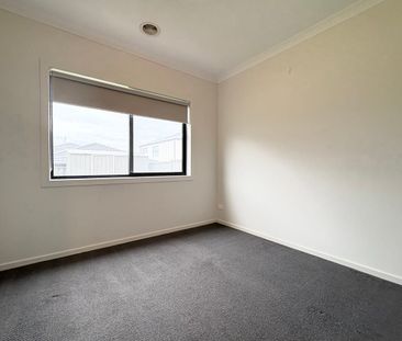 Modern Family Living in a Prime Greenvale Location - Photo 4