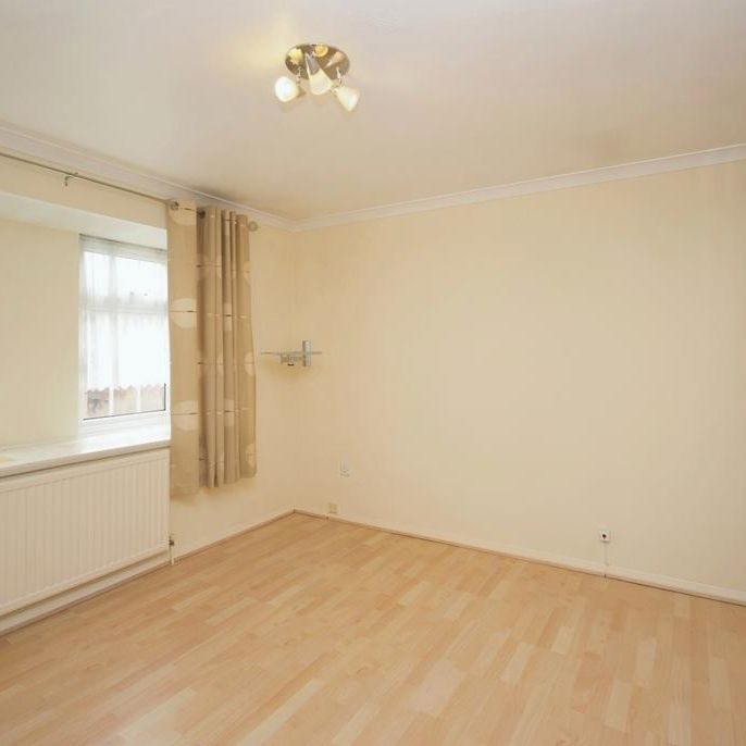 3 bedroom end of terrace house to rent - Photo 1