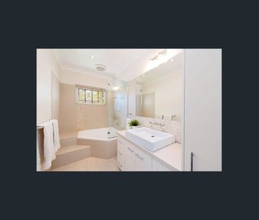 Convenient, Stylish, Family-Friendly Haven - Photo 1