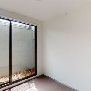 Inner City Living! - Photo 2