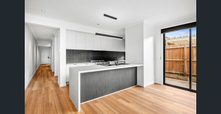 Brand-new impressive home - Photo 2