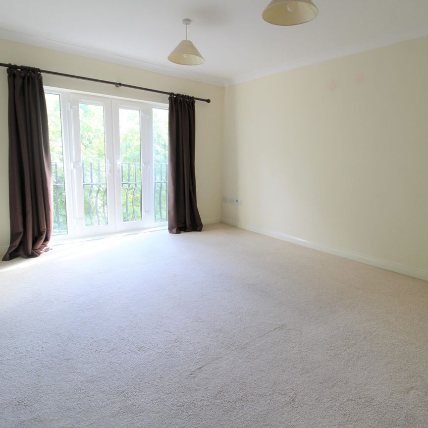 Lindie Gardens, Uxbridge - Photo 1