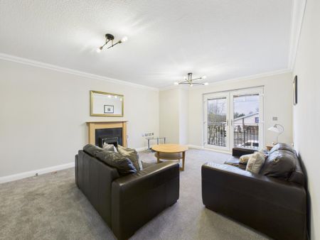 3 bedroom flat to rent - Photo 2