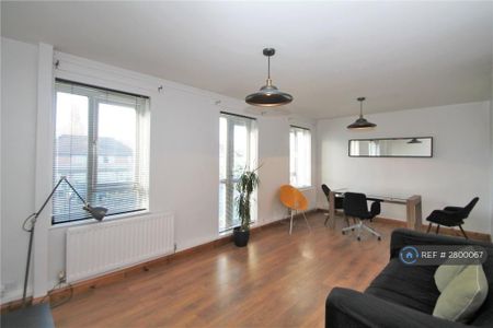 3 bedroom maisonette to rent - Photo 2