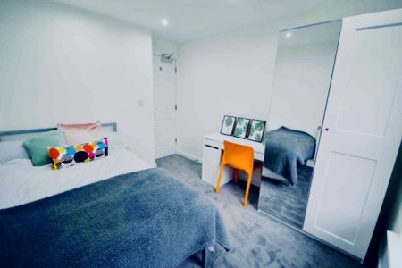 6 Beds 6 Baths - Photo 4