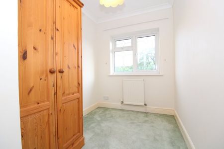 Edmonds Drive, Stevenage, Hertfordshire - Photo 5