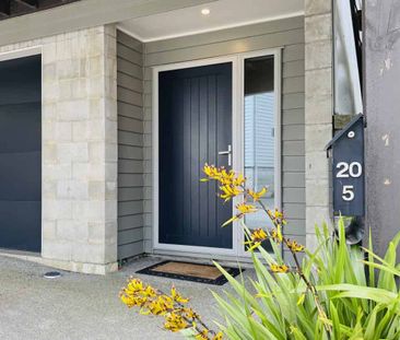 Modern & sunny 3 bedroom home in prime location - Photo 1