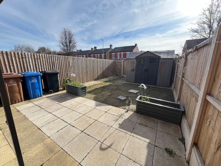 3 Bed Terraced House, Stan Mellor Close, M6 - Photo 2