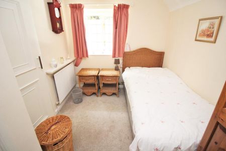 6 bedroom detached house to rent - Photo 5