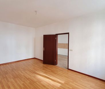 geräumige 2- Raumwohnung im Erdgeschoss mit großer separater Küche ... - Foto 3