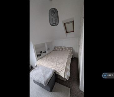 1 bedroom in a flat share to rent - Photo 2