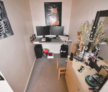 4 bedroom House in Carberry Place, Leeds - Photo 4