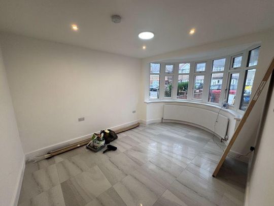 5 bedroom semi-detached house to rent - Photo 1