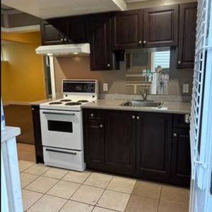 Large and modern one bed one bath- main level suite with separate entrance - Photo 2