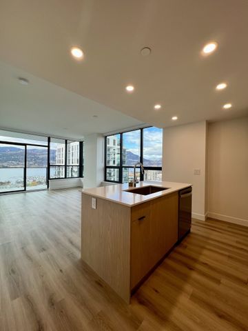 LAKEVIEW: 2 Bdrm at Bertram - Photo 5