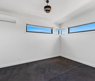 Modern 2 Bedroom Townhouse in Prime Brunswick Location - Photo 2