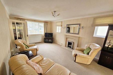 2 bedroom detached bungalow to rent - Photo 3