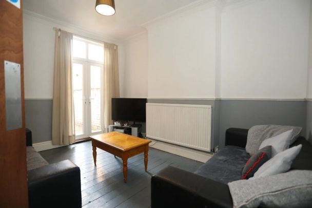 Eastleigh Road (4 bed) - Photo 1