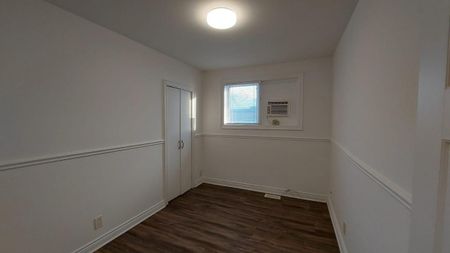 For Lease - 38 Stoddart Drive Unit# Main, Aurora, Ontario - Photo 2