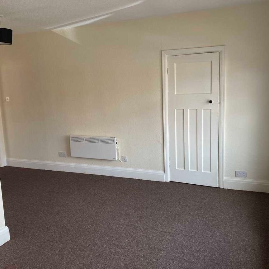 1 bed Flat - Photo 1