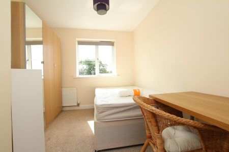 6 bedroom terraced house to rent - Photo 2