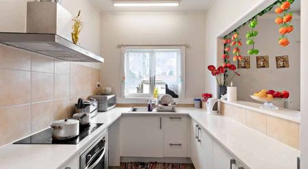 Large bungalow in the heart of Otahuhu! - Photo 3