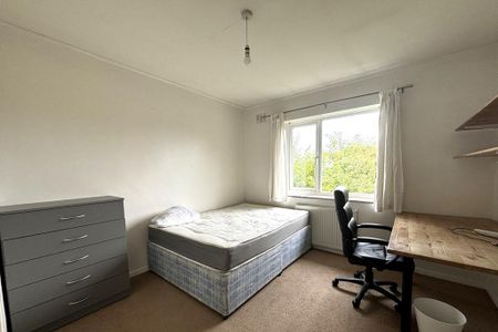 4 bedroom semi-detached house to rent - Photo 5