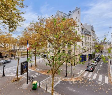 Appartement • Paris 4ème - Photo 2