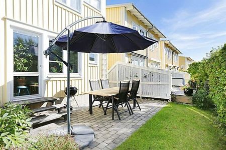 Själlandsgatan, Kista - Photo 2