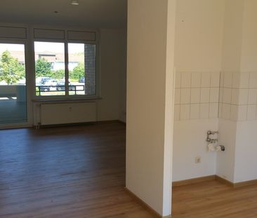 Gute Aussichten! Helle 2-Zimmer-Wohnung mit (halb-) offener Küche i... - Foto 2