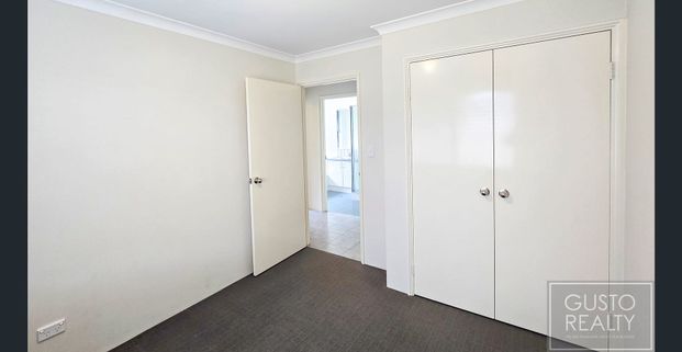 Spacious Family Home in a Prime, Ultra‑Convenient Location - Photo 1