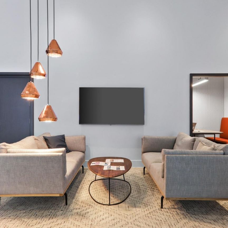 2 bedroom Flat To Let - Photo 1