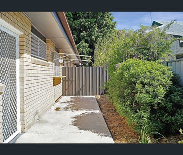 Location, Location! - Photo 4