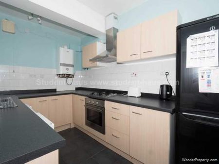 4 bedroom property to rent in Salford - Photo 2