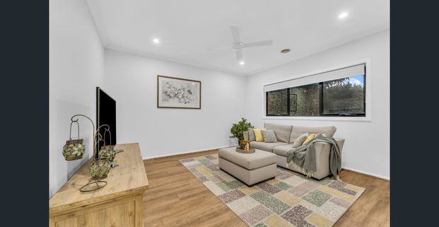 STYLISH, SPACIOUS & ENERGY-EFFICIENT FAMILY LIVING IN PRESTIGIOUS TRUGANINA! - Photo 1