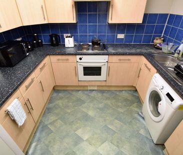 4 bedroom Flat in Grovewood, Leeds - Photo 2