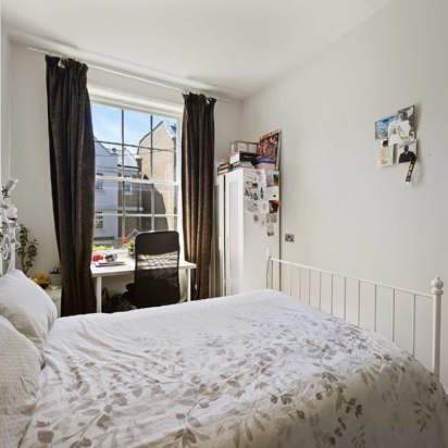 3 bedroom property to rent in London - Photo 1