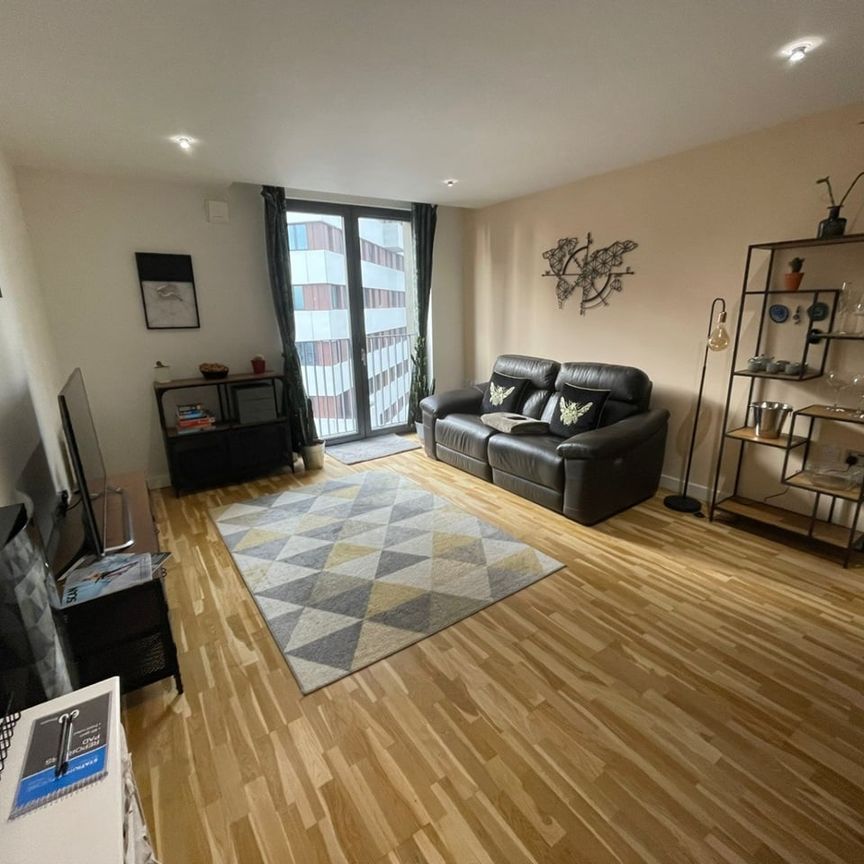 1 Bed Flat, The Hub, M1 - Photo 1