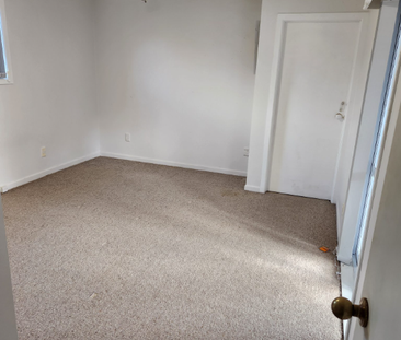 Charming 3-4BR Home with Deck in a great location! - Photo 4