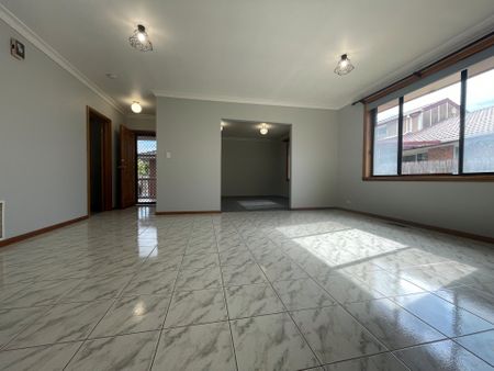 CHARMING 2 BEDROOM UNIT IN COBURG NORTH - Photo 4